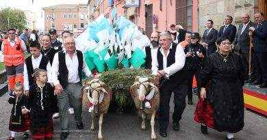 MILES DE PERSONAS VIVIERON EL GRAN CORTEJO DE MONDAS EN TALAVERA (FOTOS)