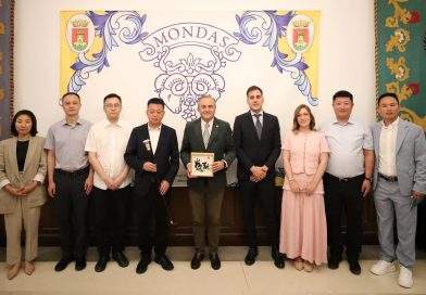 EL ALCALDE DE TALAVERA RECIBE A UNA DELEGACIÓN CHINA DE XINJIN INTERESADA EN EL POTENCIAL EMPRESARIAL DE LA CIUDAD