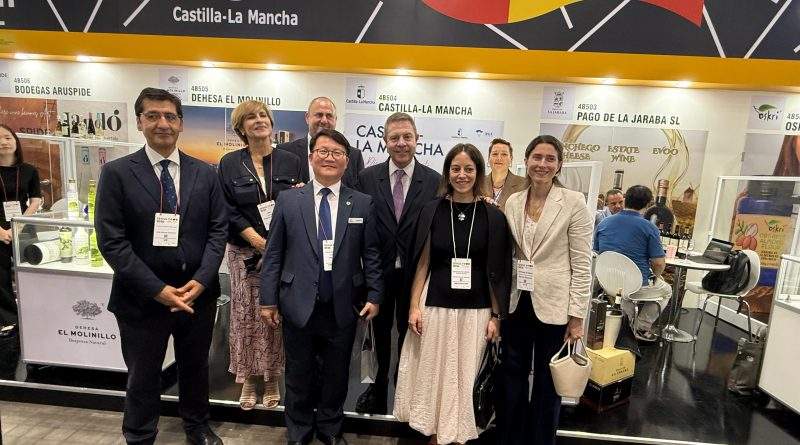 GARCÍA-PAGE MARCA COMO OBJETIVO EN SEÚL DUPLICAR LAS EXPORTACIONES CON COREA