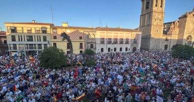 MILES DE TALAVERANOS EN LA PLAZA DEL PAN CONTRA LA INVASIÓN DE CEUTA
