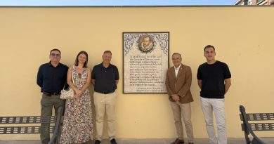 TALAVERA INAUGURA DOS PANELES DE CERÁMICA DEDICADOS A CERVANTES Y FERNANDO DE ROJAS